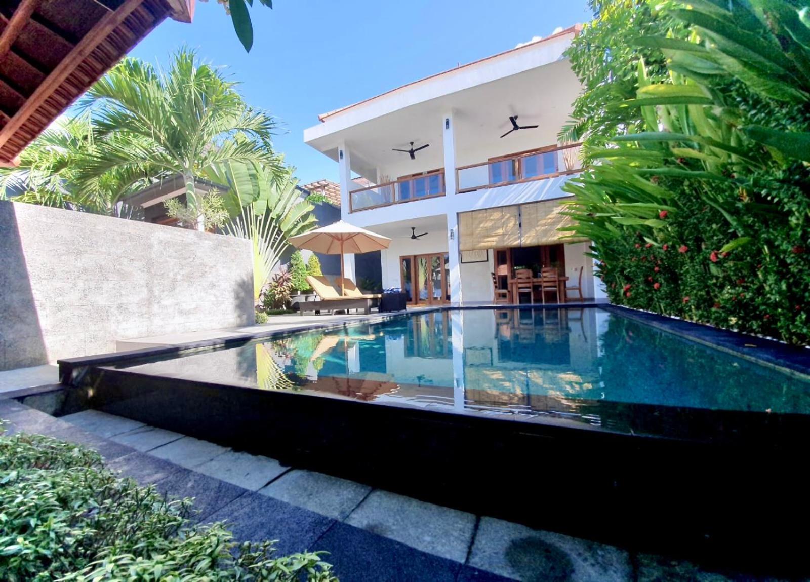 Villa Royal Singaraja  Exterior photo